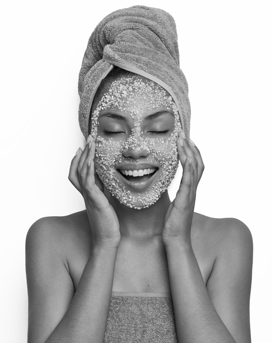 gorgeous-smiling-woman-with-salt-facial